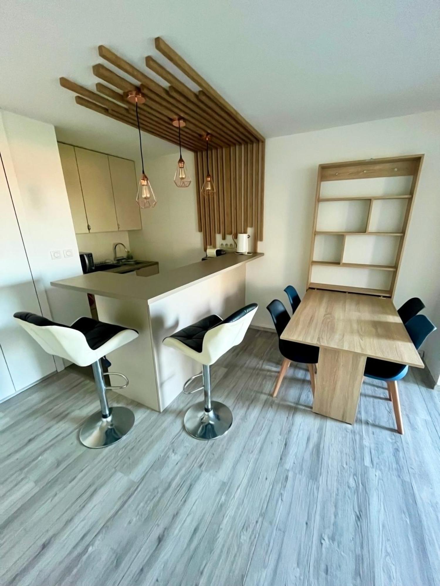 Apt Golfe Juan - 5Min Des Plages - Parking Privee - Piscine Rooftop Валлоріс Екстер'єр фото
